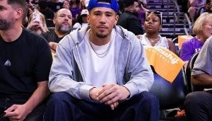 KAIYUN体育-支持同城球队！布克&amp;杰伦-格林等人观战WNBA！