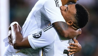 姆巴佩分享与罗德里戈相拥庆祝照 配文兄弟情深😘