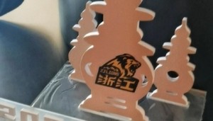 kaiyun sports-媒体人晒广厦主场布置照：总冠军地贴、颁奖台、三潭映月已就绪