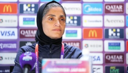 伊朗动荡局势下 伊朗女足比出和平手势|穆罕默德-贾法里|亚洲足球联合会|女足亚洲杯|伊朗足球|韩国足球_新浪体育_新浪新闻