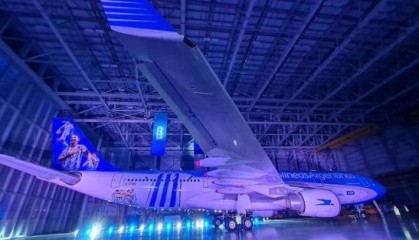 阿根廷队世界杯专机亮相 尾翼有梅西天使德·保罗